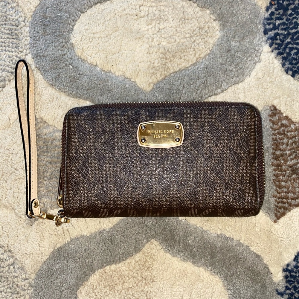 Michael Kors Wallet/Phone Holder